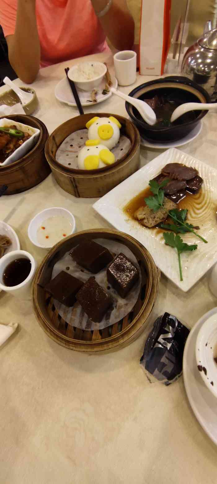 东湖新城酒家(东湖店)-"周末10点多去的,人比较多,要拿号排队,.
