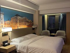 -维也纳国际酒店·重庆交通大学六公里轻轨站店