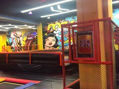 -爱蹦iBOON蹦床运动馆(江汉店)