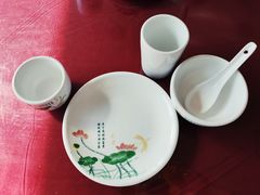 餐具摆设-北京龙庆四季香农家饭庄·灶台鱼·碳烤虹鳟鱼(龙庆峡店)