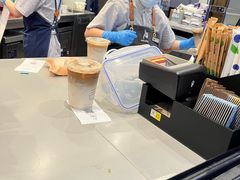 -瑞幸咖啡(岳家嘴地铁站店)