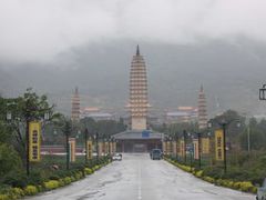 -三塔倒影公园