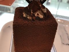 小布朗-UNI UNI(环亚凯瑟琳店)