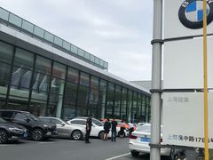 -上海宝信宝马4S店