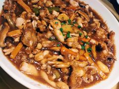 -沪小二炭火蛙锅(淮海中路美食不夜城店)