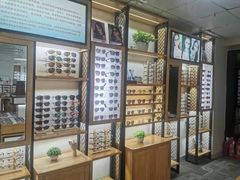-LOGO眼镜·蔡司品牌折扣店(龙华清湖店)