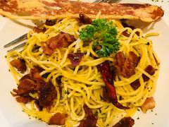 -Chom Cafe and Restaurant