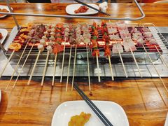 -哈尔滨小酒馆·鲜肉现穿自助烧烤(康新花园店)