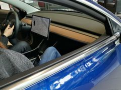 -TESLA 特斯拉(上海太古汇体验店)