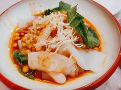 黔味酸汤鸡丝米皮-华仔龙虾(永乐路总店)