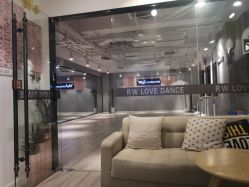 -STUDIO E POLE DANCE
