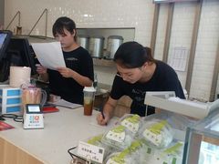 -顶东面包花园·生日蛋糕(世博店)