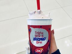 草莓蛋糕粒暴风雪-DQ·蛋糕·冰淇淋(徐东销品茂店)