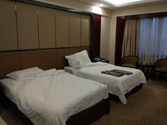 -华海酒店(茂名高铁站店)