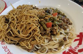 Sour Cowpea Chicken Offal Dry Noodles