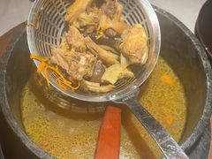 -芸山季·云南山珍菌火锅(人民广场来福士店)