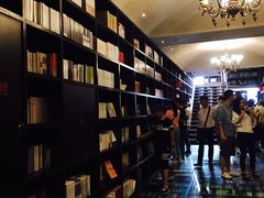 -钟书阁(松江泰晤士小镇店)