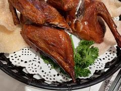 秘制脆皮乳鸽-避风塘(百联东郊店)