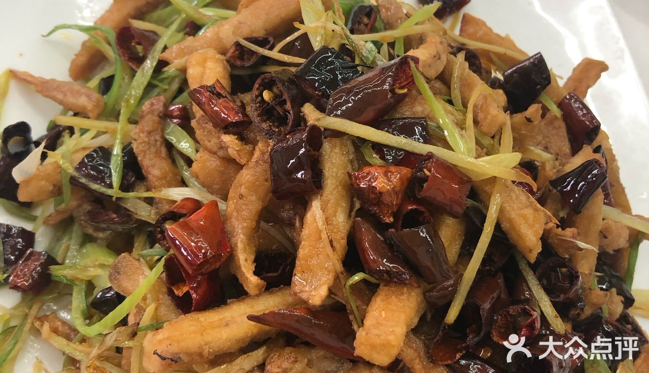 鲅鱼饺子很鲜，八宝鱼很新鲜，很嫩