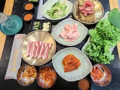 -臻牛烤肉