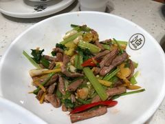 小炒黄牛肉-江渔儿酸菜鱼·拔草餐厅(虎门君乐汇店)