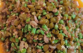 Pickled Yardlong Beans Stir-fried with Shredded Pork