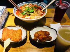 -鑫花溪牛肉米粉(人民广场店)