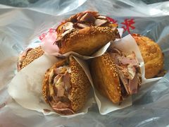 烧饼夹肘子肉-老四烧饼铺(丽源路店)