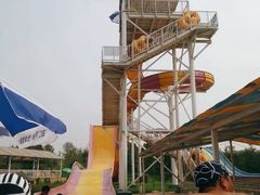 -黄河谷马拉湾海浪浴场