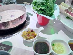 -洪氏嗨捞·广东猪肚鸡·椰子鸡火锅(西咸万象城店)