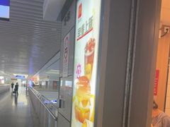 -麦当劳(上海虹桥站30B检票口楼上)