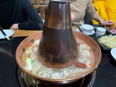 -果松木炭酸菜铜火锅·外婆参鸡汤