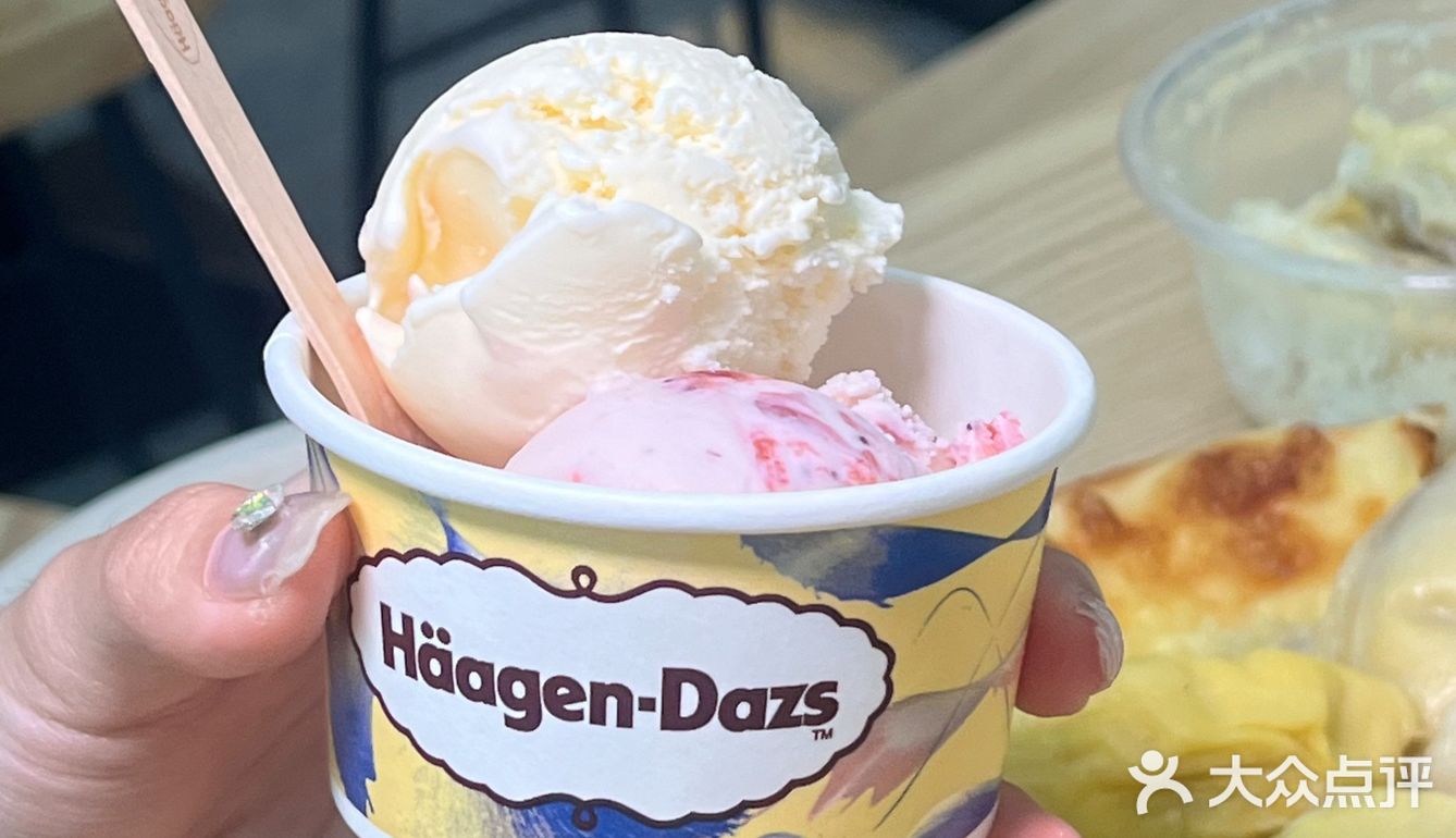 好吃到没空说话！全都在认真的炫榴莲！