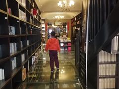 -钟书阁(松江泰晤士小镇店)