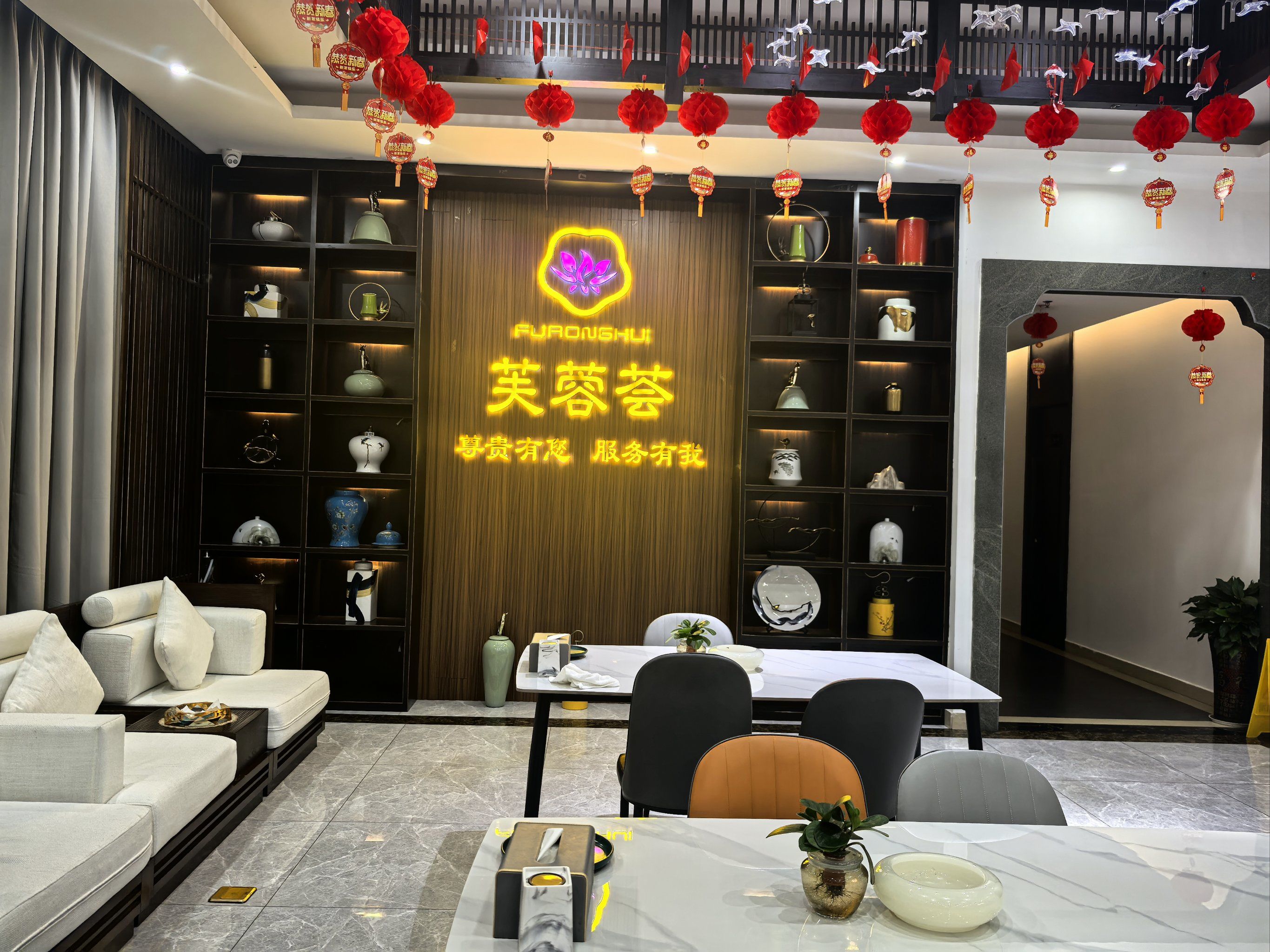 能感受到环境宽敞明亮,装修得很有格调,干净整洁,还带着淡淡的香薰味