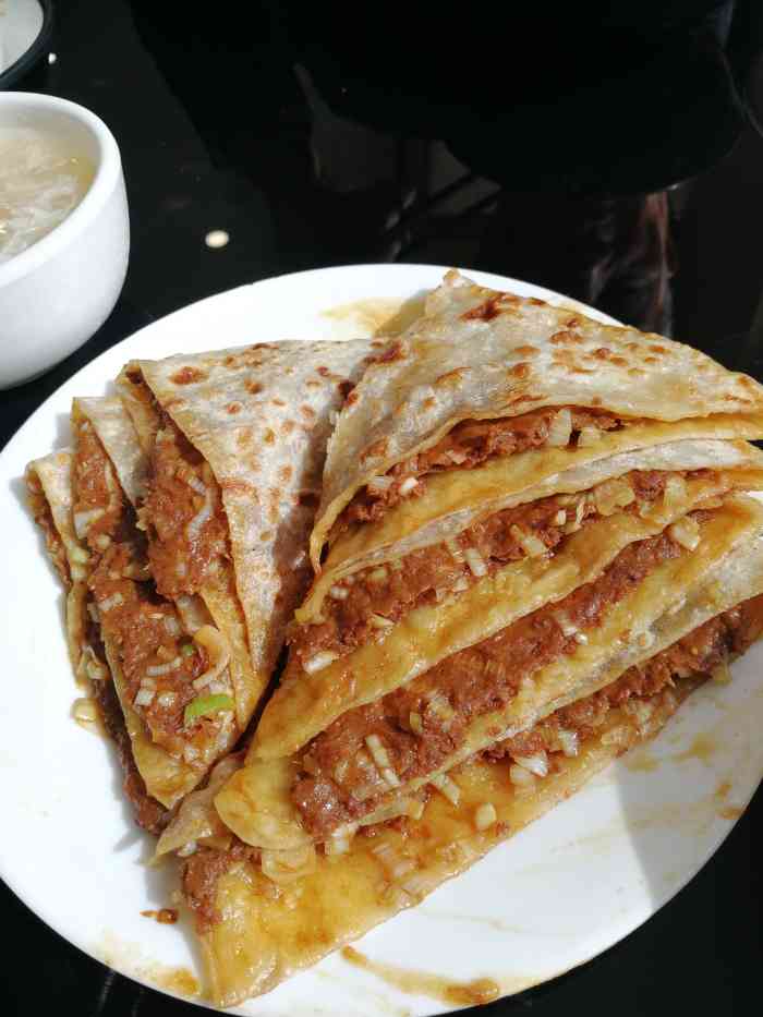 宛平李记小吃(东关街店)-"这家店很有北京特色,就是服务特别差,环境.