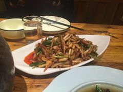 -老滇山寨•云南特色菜•地方菜•民族风情歌舞表演(金碧店)