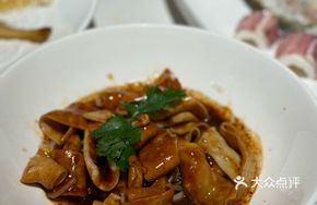 Sauce-Braised Lily Bulb with Goose Intestines