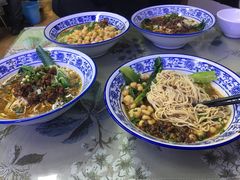 -渝之汇牛肉豌杂面