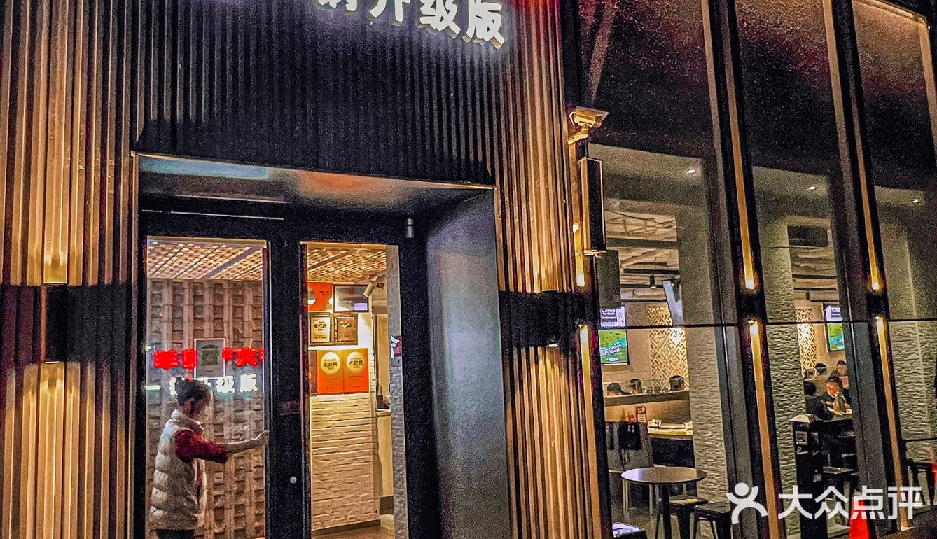 他们家独创白汤羊蝎子太绝了吧！敲好吃😋