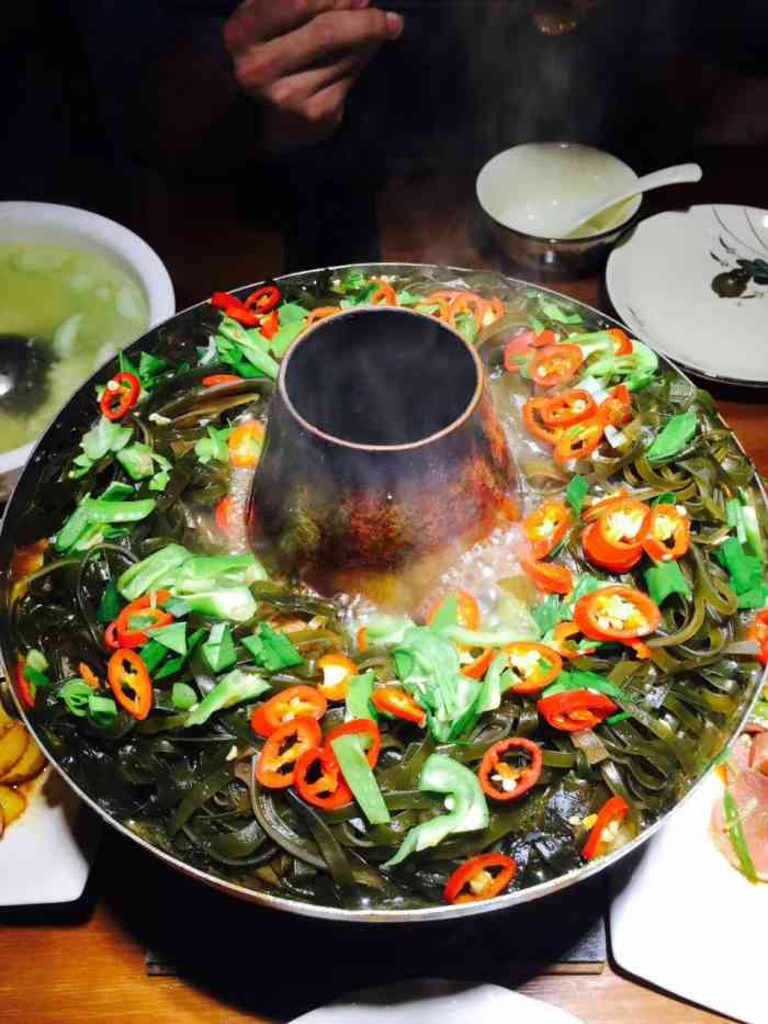 刘妈的暖锅超级好吃,环境不错, 菜式新颖,  棒棒