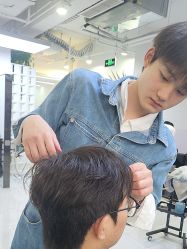 -V7 HAIR SALON