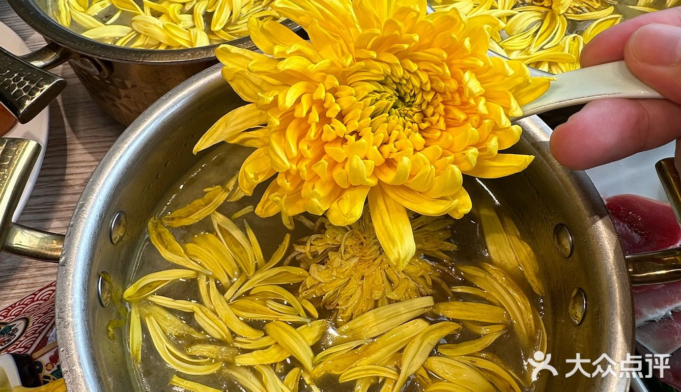 扬州首家！！最nb好吃的菊花火锅。。。