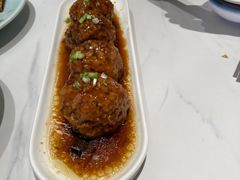 鸭蛋黄狮子头-梅飞酒家(名辉豪庭店)