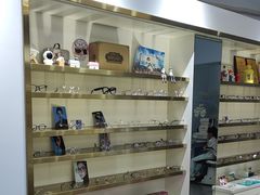 -视野联行眼镜•蔡司•依视路(温江店)