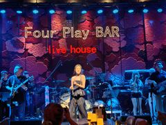 -FOUR PLAY BAR