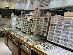-美式眼镜·授权蔡司.依视路.尼康.豪雅.明月(人民广场店)