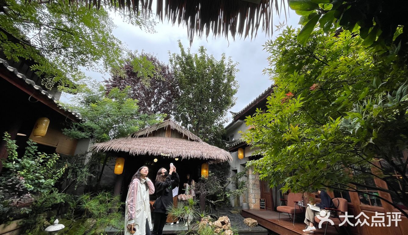 自由早晚乱余生，层楼终究误少年