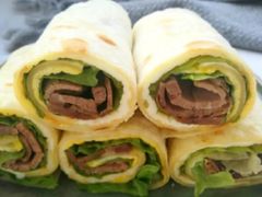 面饼卷牛肉-白天鹅家宴·东北菜