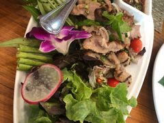 -Chom Cafe and Restaurant